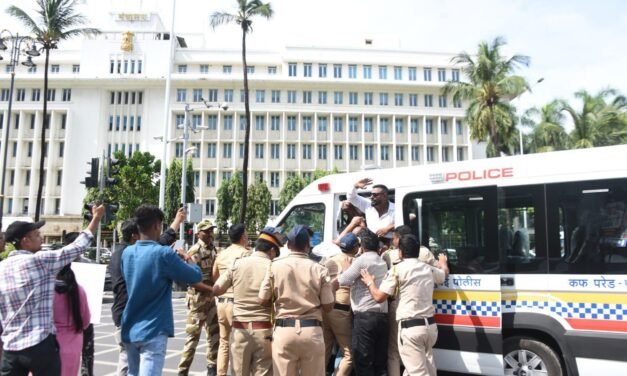 TET पेपरफुटी विरोधात शिक्षणमंत्री दादा भुसे यांच्या बंगल्यासमोर युवक काँग्रेसचे जोरदार आंदोलन…