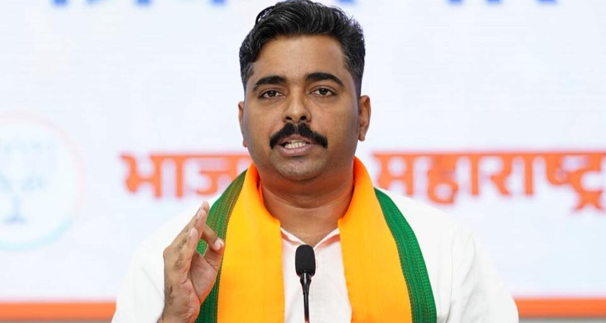 हिंदूंमध्ये फुट पाडण्याचे षडयंत्र रचणाऱ्या उद्धव ठाकरेंनी रामरक्षा म्हणण्याऐवजी पक्षरक्षा करावी…