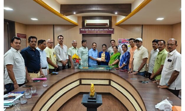 जागतिक योगासन स्पर्धेतील सुवर्णपदक विजेती कु. तन्वी रेडीज हिचा चिपळूण तालुका वैश्य नागरी सहकारी पतसंस्थेतर्फे जाहीर सत्कार…