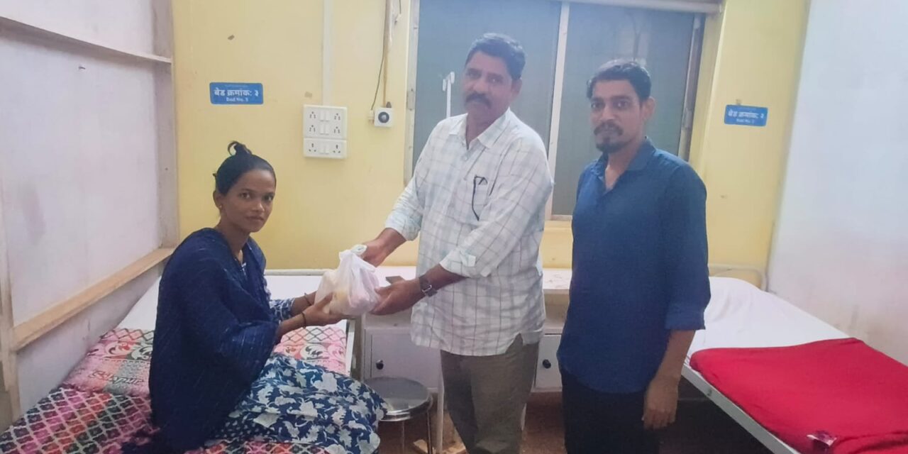 वाढदिवसानिमित्त नगरसेवक रफीक नेवरेकर यांच्याकडून रुग्णांना फळांचे वाटप…
