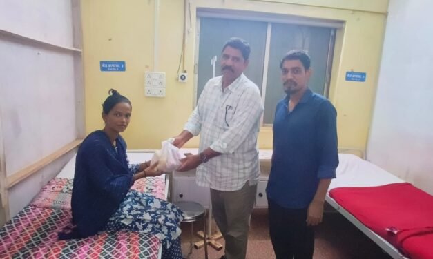 वाढदिवसानिमित्त नगरसेवक रफीक नेवरेकर यांच्याकडून रुग्णांना फळांचे वाटप…