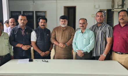 चिपळूणच्या विकासासाठी निधीची कमतरता पडू देणार नाही- पालकमंत्री उदय सामंत , जर्नालिस्ट असोसिएशन चिपळूणच्या सदस्यांनी घेतली भेट