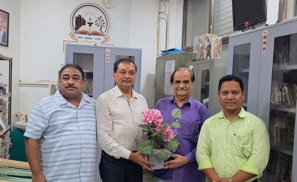 रोटरी क्लब ऑफ चिपळूणचे नवनिर्वाचित अध्यक्ष श्री शैलेश टाकळे व सचिव श्री रोहन देवकर यांची ‘विभा अरविंद ग्रंथालयाला’ सदिच्छा भेट