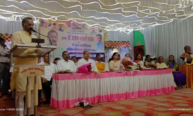 माजी आमदार राजन साळवी यांच्या ६१ व्या वाढदिवसानिमित्त गुणवंत विद्यार्थी व बचत गटांचा गौरव…