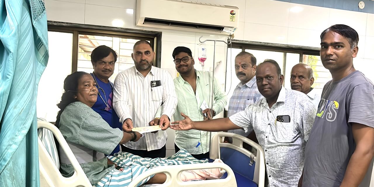 खोपोली अतिवृष्टीतील दुर्घटनाग्रस्त ढुंगणे कुटुंबाला खोपोलीचे उपनगराध्यक्ष विक्रम साबळे व काशी नागरी सहकारी पतपेढीकडून ₹५० हजारांची तातडीची आर्थिक मदत…