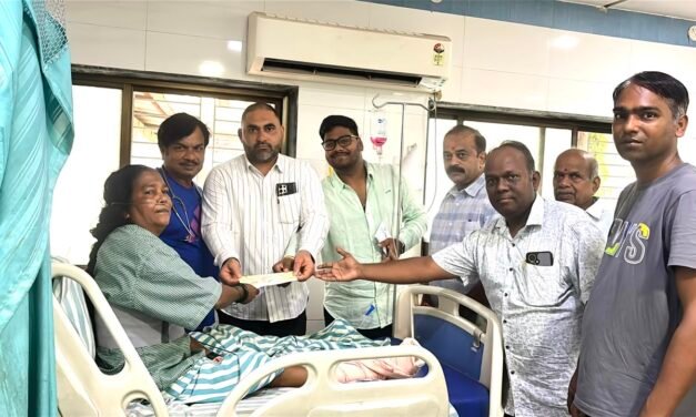 खोपोली अतिवृष्टीतील दुर्घटनाग्रस्त ढुंगणे कुटुंबाला खोपोलीचे उपनगराध्यक्ष विक्रम साबळे व काशी नागरी सहकारी पतपेढीकडून ₹५० हजारांची तातडीची आर्थिक मदत…