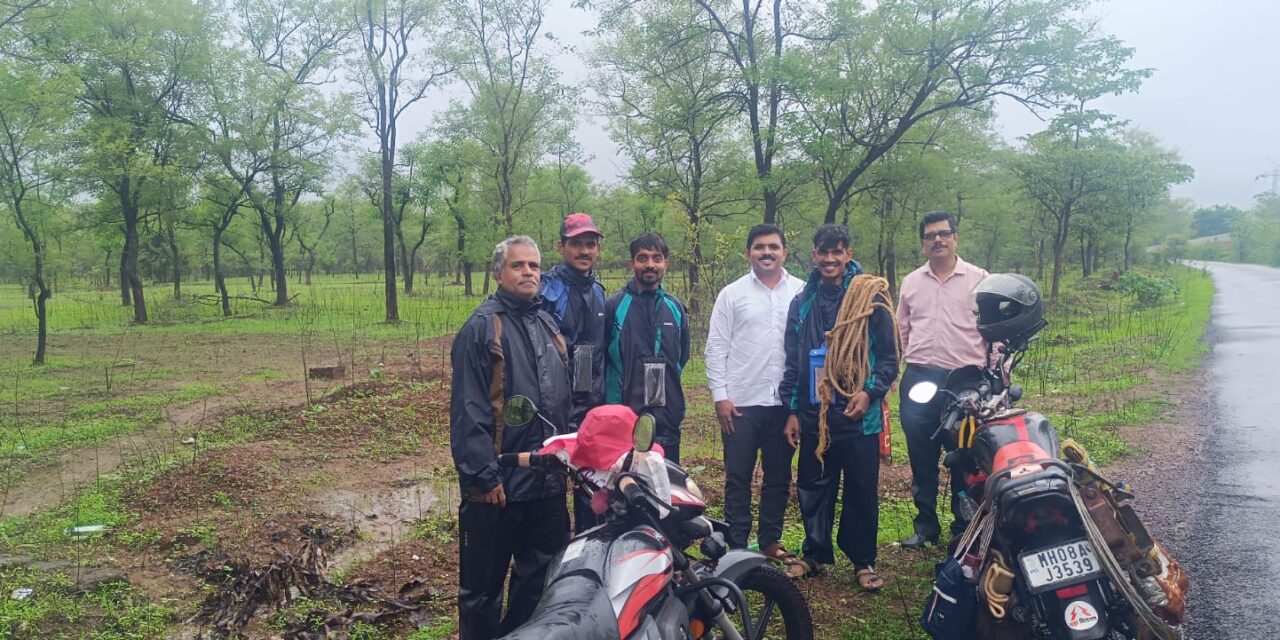 वादळामुळे खंडित झालेला वीजपुरवठा अवघ्या दोन दिवसांत पूर्ववत; महावितरणच्या तुरंबव शाखेचे सर्वत्र कौतुक