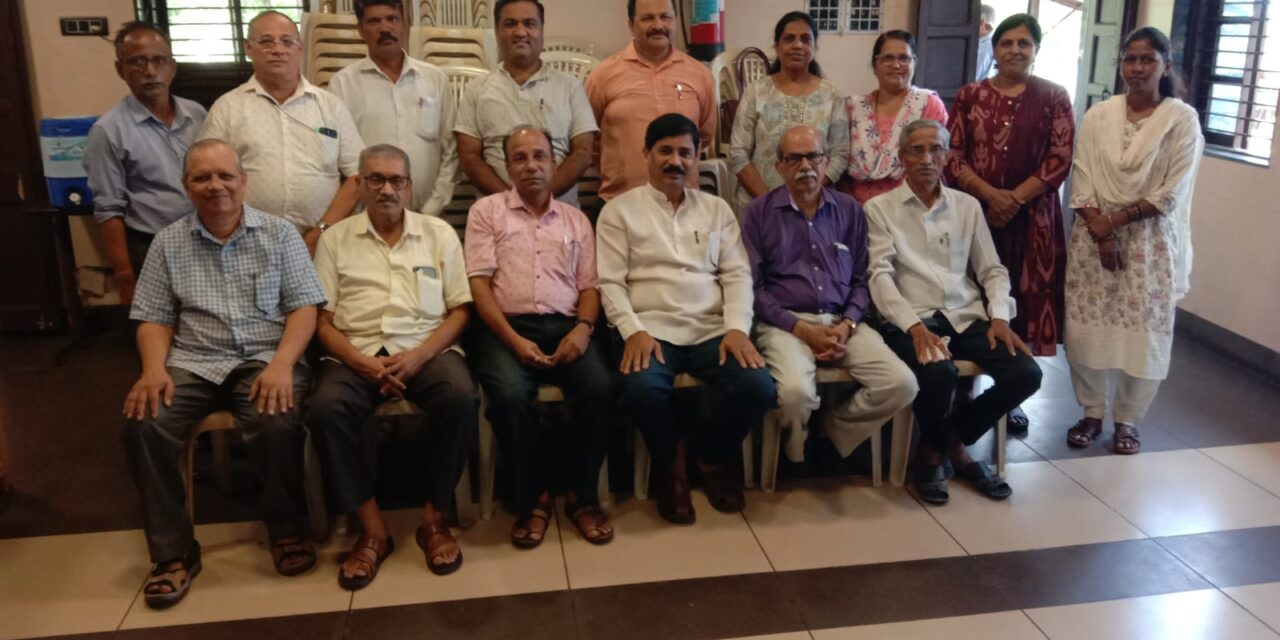 लोकमान्य टिळक स्मारक वाचन मंदिराच्या संचालक मंडळ व कर्मचाऱ्यांची नूतन विभा अरविंद ग्रंथालयाला सदिच्छा भेट