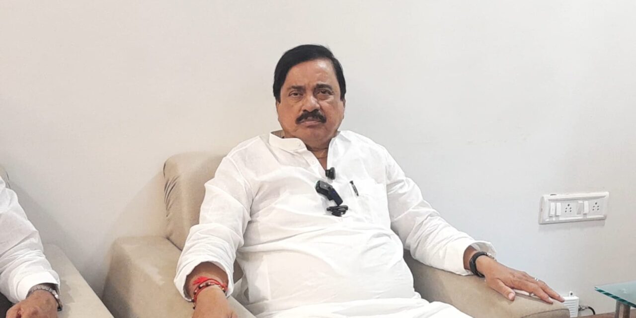 खासदार सुनील तटकरे यांचा प्रशासनावर संताप; मंजूर विकासकामे तातडीने सुरू करण्याच्या सूचना…