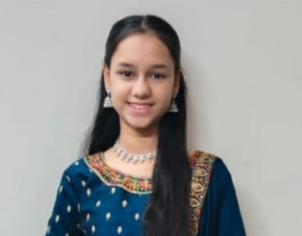 युनायटेड इंग्लिश स्कूलचे पारितोषिक वितरण स्वरांगी जोशी तब्बल ५४ पारितोषिकांची मानकरी….