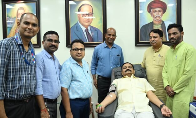 मुख्यमंत्री देवेंद्र फडणवीस यांच्या वाढदिवसानिमित्त भाजपा प्रदेश कार्यालयात रक्तदान शिबिर ;