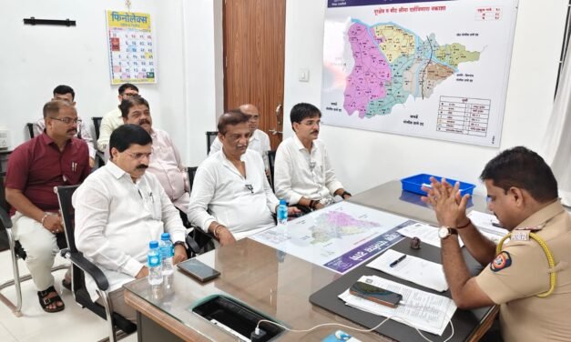 मुख्यमंत्र्यांच्या वाढदिवसाचे शुभेच्छा बॅनर फाडल्याने तीव्र संताप ;आमदार प्रमोद जठार आणि भाजपचे जिल्हाध्यक्ष प्रशांत यादव यांची पोलिस निरीक्षकांशी चर्चा