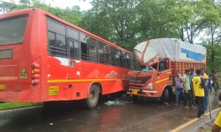 महाड-दापोली मार्गावर एसटी बस व ट्रकच्या अपघातात चार प्रवासी जखमी…
