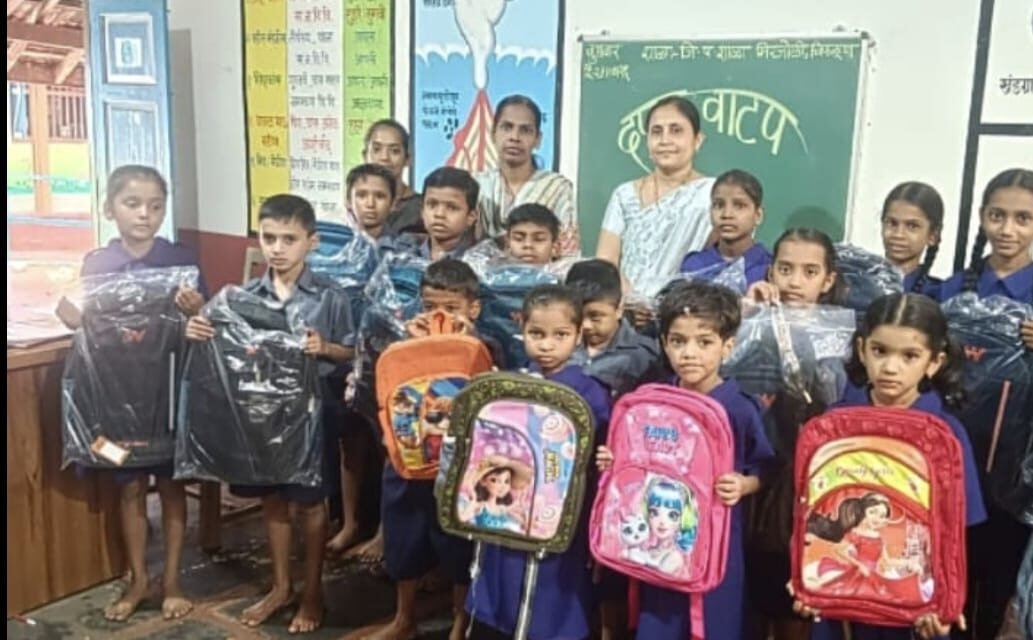 सुलभा मोहिते यांच्यातर्फे मिरजोळी जिल्हा परिषद शाळेतील विद्यार्थ्यांना शालेय दप्तरांचे वाटप…