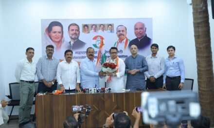 कॅप्टन अमोल महाडिक यांचा सहकाऱ्यांसह काँग्रेस पक्षात प्रवेश.