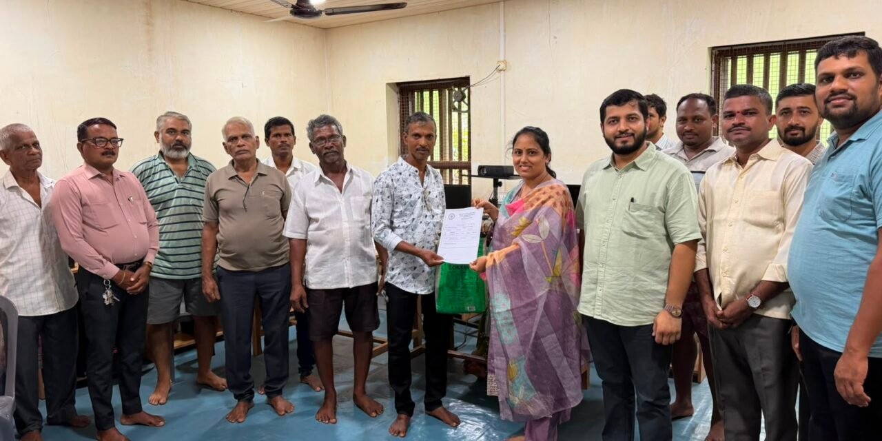 आंबा-काजू नुकसान भरपाईसाठी e-KYC व प्रधानमंत्री पिकविमा नोंदणी शिबिर कोळथरे येथे उत्साहात संपन्न