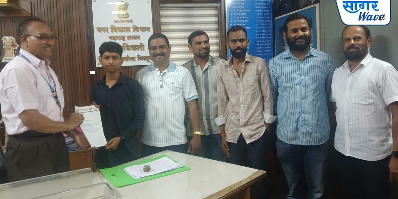 शिवसेना (उद्धव बाळासाहेब ठाकरे) पक्ष व युवासेना यांच्या वतीने आज गुरुवार, दि. ३० जुलै २०२६ रोजी नगर परिषद, चिपळूण येथे शहरातील रस्त्यांवरील वाढत्या खड्ड्यांच्या गंभीर समस्येबाबत मुख्याधिकाऱ्यांना निवेदन देण्यात आले…