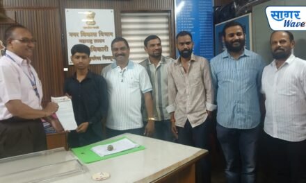 शिवसेना (उद्धव बाळासाहेब ठाकरे) पक्ष व युवासेना यांच्या वतीने आज गुरुवार, दि. ३० जुलै २०२६ रोजी नगर परिषद, चिपळूण येथे शहरातील रस्त्यांवरील वाढत्या खड्ड्यांच्या गंभीर समस्येबाबत मुख्याधिकाऱ्यांना निवेदन देण्यात आले…