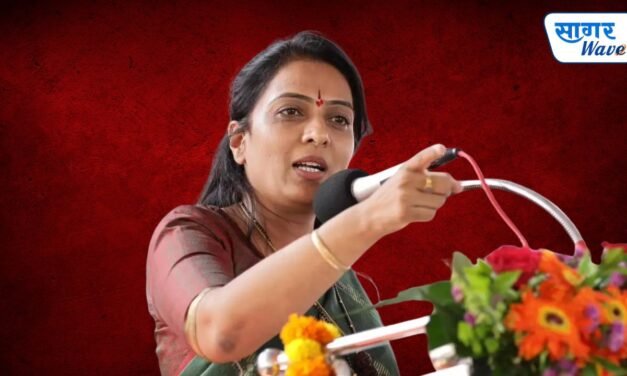 औषध निरीक्षक भरती परीक्षेचा पेपर फुटल्यावरून राष्ट्रवादी काँग्रेस पार्टी शरदचंद्र पवार पक्षाच्या महिला प्रदेशाध्यक्षा रोहिणी खडसे यांची टीका..