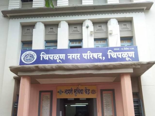 चिपळूण पालिकेत दोन नगरसेवकांमध्ये जोरदार शाब्दिक चकमक.. संपूर्ण सभागृह स्तब्ध..! नगराध्यक्षांनी दिली समज..