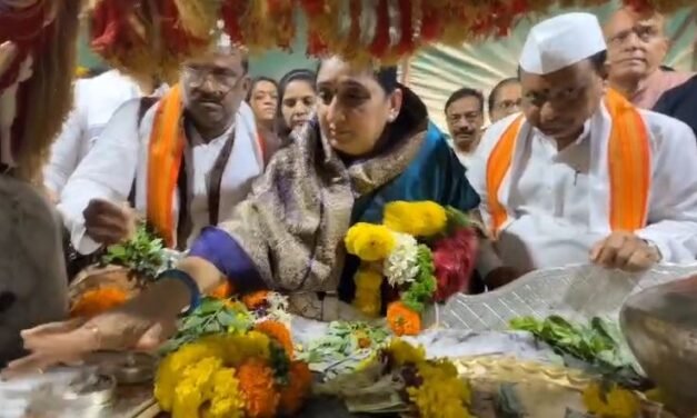 माऊली’च्या चरणी उपमुख्यमंत्री सुनेत्रा अजितदादा पवार; वारकऱ्यांसोबत भोजनाचा घेतला आस्वाद ; अनुभवला भक्तीचा अविस्मरणीय सोहळा