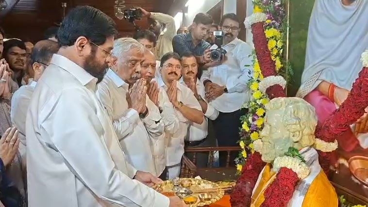 आनंद दिघेंच्या २५व्या पुण्यतिथीनिमित्त एकनाथ शिंदेंकडून अभिवादन..