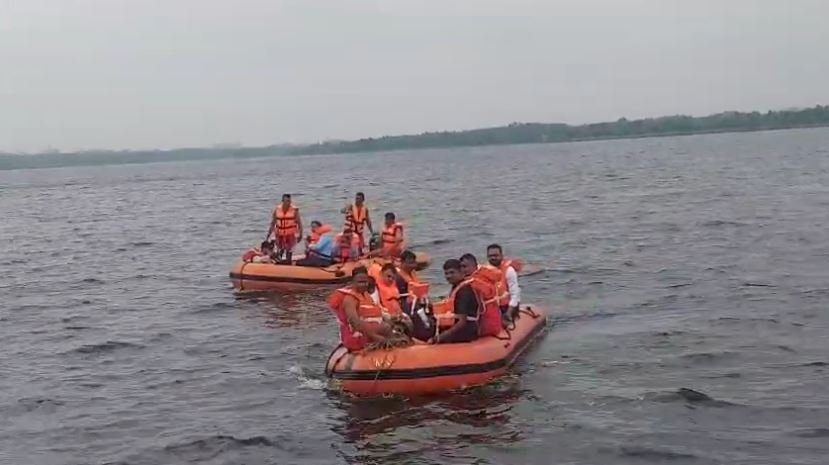 मुख्यमंत्री देवेंद्र फडणवीस यांनी नागपुरातील अंबाझरी तलावाची केली पाहणी…