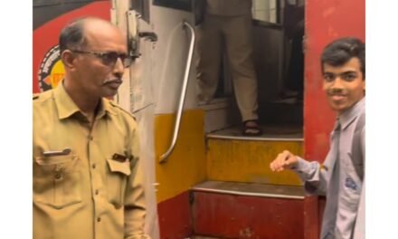 शिवसेनेच्या पाठपुराव्याला यश; मिरजोळी बसस्टॉपवर एसटी थांबू लागली..
