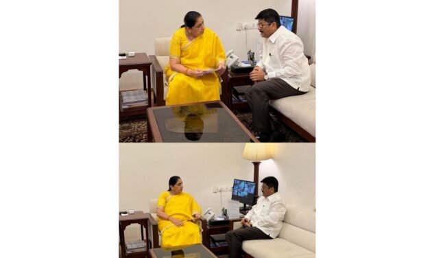 मतदारसंघातील विकासकामांबाबत आमदार शेखर निकम यांची उपमुख्यमंत्री सुनेत्राताई पवार यांच्याशी भेट…