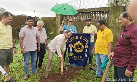 कमी पाण्यात तग धरणाऱ्या वृक्षांना प्राधान्य पाणीटंचाईचा विचार करून देशी वृक्षांची लागवड; लायन्स क्लब दापोलीचा पर्यावरणपूरक उपक्रम…