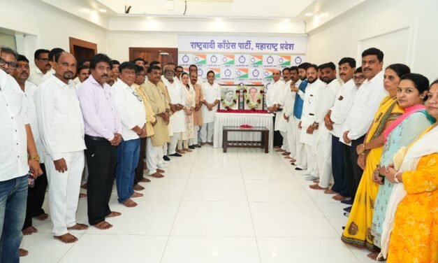 राष्ट्रवादी काँग्रेसच्यावतीने लोकमान्य टिळक यांची पुण्यतिथी आणि लोकशाहीर अण्णाभाऊ साठे यांची जयंती साजरी…