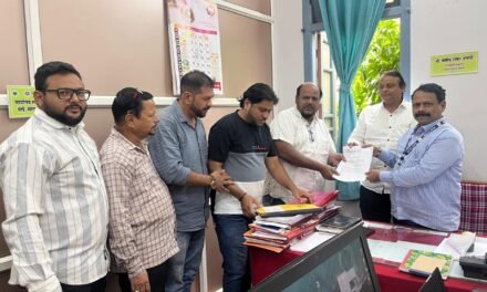 गोळकोट रोड मार्गावरील खड्डे बुजविण्यासाठी युनिटी सोशल ग्रुपचे चिपळूण पालिकेला निवेदन…
