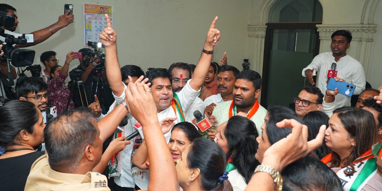 ये ‘गुंगी गुडिया’ नही ये ‘आंधी’ है… हर्षवर्धन सपकाळ हाय हाय…राष्ट्रवादी काँग्रेसचे पदाधिकारी आक्रमक ;कॉंग्रेसच्या कार्यालयात घुसून केला तीव्र निषेध…
