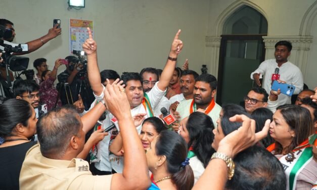 ये ‘गुंगी गुडिया’ नही ये ‘आंधी’ है… हर्षवर्धन सपकाळ हाय हाय…राष्ट्रवादी काँग्रेसचे पदाधिकारी आक्रमक ;कॉंग्रेसच्या कार्यालयात घुसून केला तीव्र निषेध…