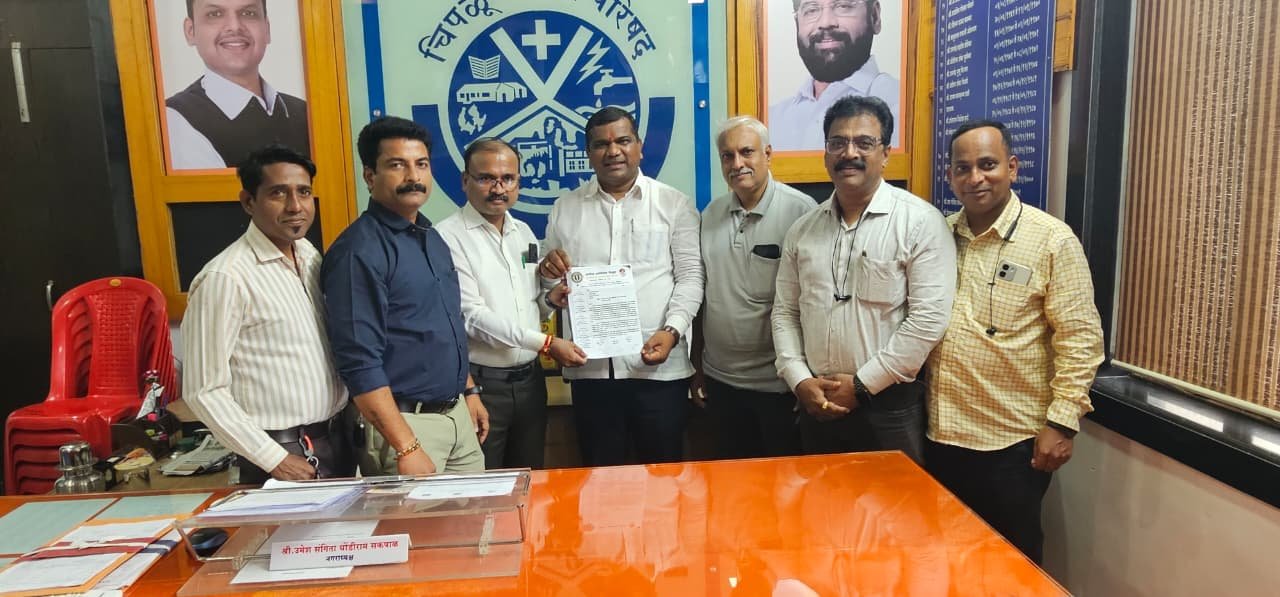 चिपळूणमध्ये पत्रकार भवन उभारण्यासाठी जर्नालिस्ट असो.तर्फे नगराध्यक्षांना निवेदन..चिपळूण पालिकेत पत्रकार कक्ष उभारणार…..