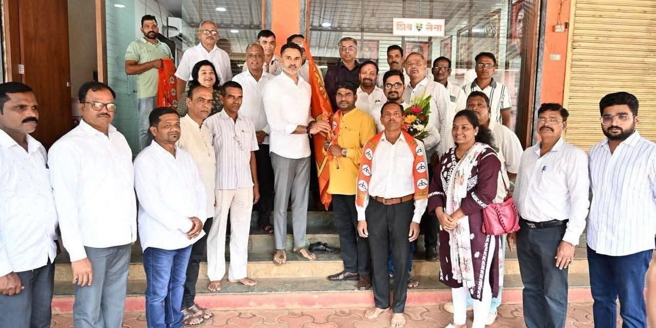 चिखलगाव येथे उबाठा गटाला मोठा धक्का; शाखाप्रमुख राजेश शिगवण यांचा शिंदे गटात प्रवेश..