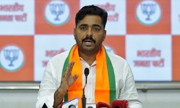 टमटममध्ये बसलेल्या चार प्रवाशांसारखी उबाठाची अवस्था होईल; भाजपा प्रदेश मुख्य प्रवक्ते नवनाथ बन यांनी उडवली संजय राऊतांची खिल्ली…