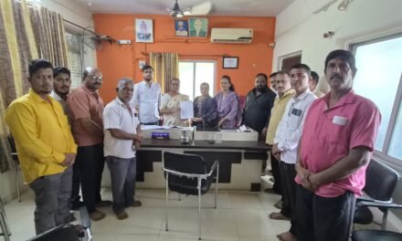 खेर्डीतील पाणीपुरवठा, भटक्या कुत्र्यांचा उपद्रव आणि निकृष्ट कामांचा प्रश्न ऐरणीवर…युवासेनेचे ग्रामपंचायतीला निवेदन; तातडीने उपाययोजना करण्याची मागणी..