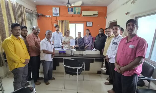 खेर्डीतील पाणीपुरवठा, भटक्या कुत्र्यांचा उपद्रव आणि निकृष्ट कामांचा प्रश्न ऐरणीवर…युवासेनेचे ग्रामपंचायतीला निवेदन; तातडीने उपाययोजना करण्याची मागणी..