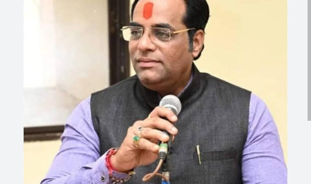 ‘मुंबई गोवा महामार्ग 95 टक्के पूर्ण’ म्हणणाऱ्यांना साईनाथ धुळेंचा टोला; नागोठणे परिसरातील जीवघेण्या खड्ड्यांवरून मनसे आक्रमक!..