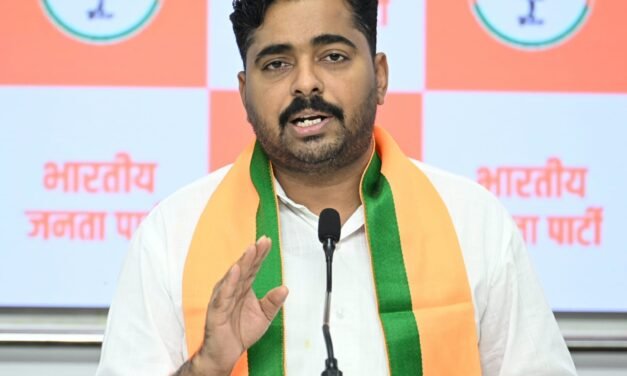 उद्योगधंद्यात महाराष्ट्र आजही क्रमांक एकवरच, आदित्य ठाकरे आणि रोहित पवार खोटारडे; भाजपा प्रदेश मुख्य प्रवक्ते नवनाथ बन यांनी घेतला समाचार…