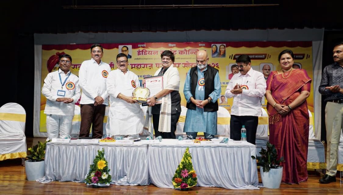 ना. रामदास आठवले यांची चिपळूणमध्ये तुफान फटकेबाजी… उद्योजक राजूसाहेब जोशी यांच्यासह मान्यवरांना पुरस्कार प्रदान…