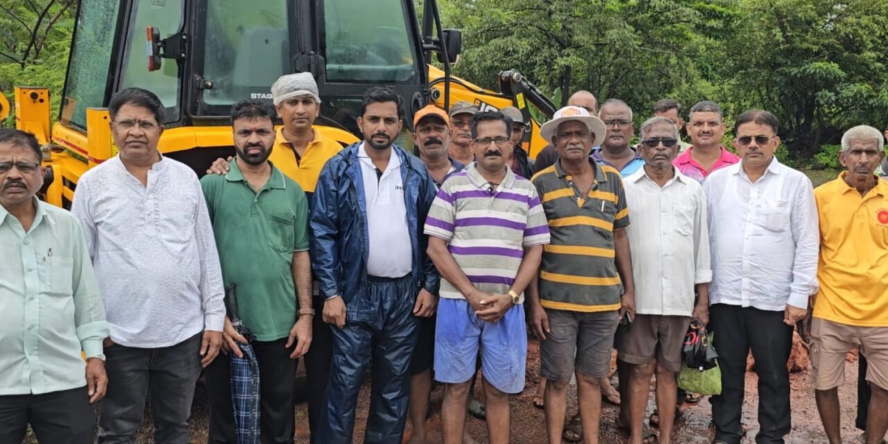 कुंभारखाणी खुर्द ग्रामस्थांचा समाजासमोर नवा आदर्श; १५ ऑगस्ट निमित्त गावातील खड्डे बुजवत राबविली स्वच्छता मोहीम…