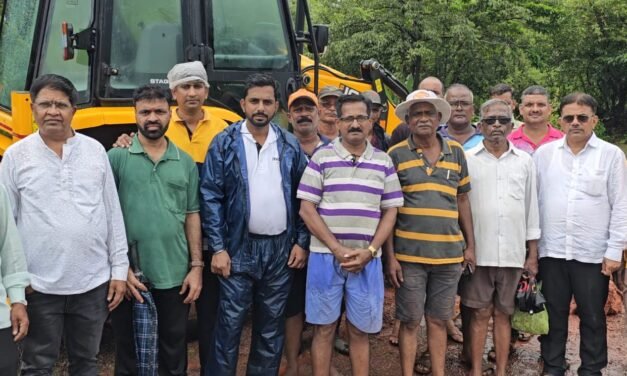 कुंभारखाणी खुर्द ग्रामस्थांचा समाजासमोर नवा आदर्श; १५ ऑगस्ट निमित्त गावातील खड्डे बुजवत राबविली स्वच्छता मोहीम…