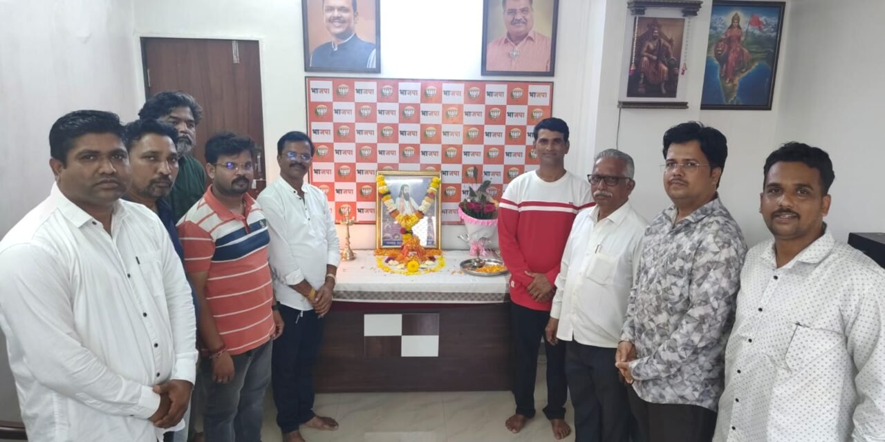 वाराणसीच्या पवित्र जन्मभूमीतील मातीचा कलश मंडणगडमध्ये; संत रविदास महाराजांच्या कलशाचे भक्तिभावाने पूजन…