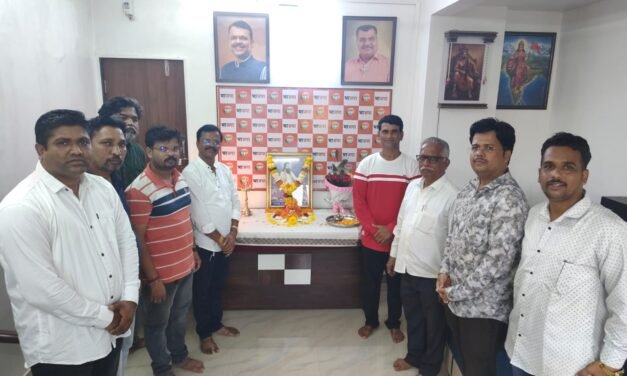 वाराणसीच्या पवित्र जन्मभूमीतील मातीचा कलश मंडणगडमध्ये; संत रविदास महाराजांच्या कलशाचे भक्तिभावाने पूजन…