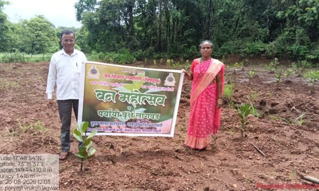 दापोलीचे माजी सभापती राजेश गुजर यांच्या पुढाकाराने मुगीज परिसरात वृक्षलागवड..