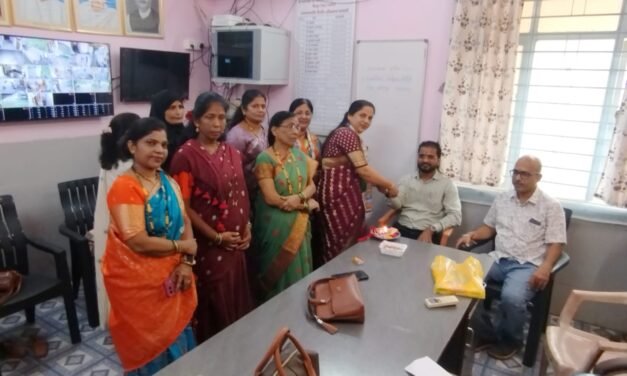 राष्ट्रवादी काँग्रेस पक्ष – शरदचंद्र पवार चिपळूण शहर महिला आघाडीतर्फे रक्षाबंधनानिमित्त कामथे येथील डॉक्टरांना राखी..