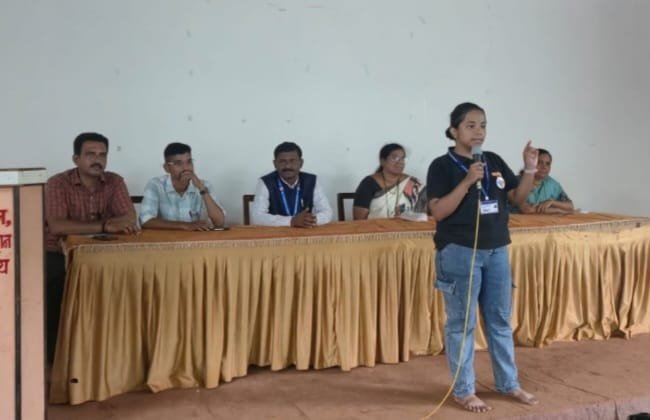 सायबर शिक्षा फॉर सायबर सुरक्षा मोहिमेंतर्गत राजापूर हायस्कूलमध्ये स्वानंदी शिवलकर हिचे विद्यार्थ्यांना मार्गदर्शन