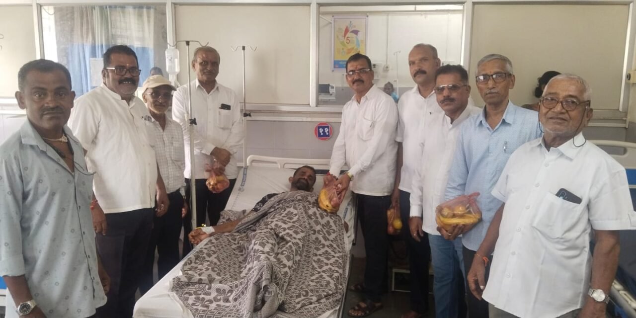 हर्षवर्धन सपकाळ यांच्या वाढदिवसानिमित्त कामथे रुग्णालयात रुग्णांना फळवाटप
